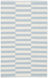 Safavieh Montauk 2'-6" x 4'-0" Rug in Ivory / Light Blue
