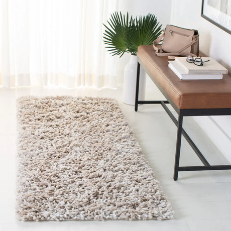 Safavieh Rio Shag 2'-3" x 6'-0" Rug in Beige / Ivory