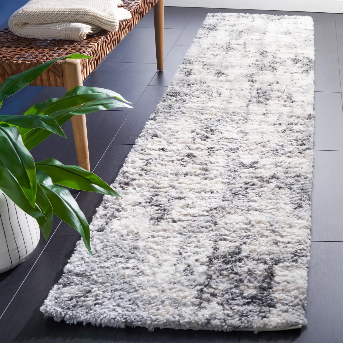 Safavieh Berber Shag 2'-2" x 9'-0" Rug in Grey / Ivory