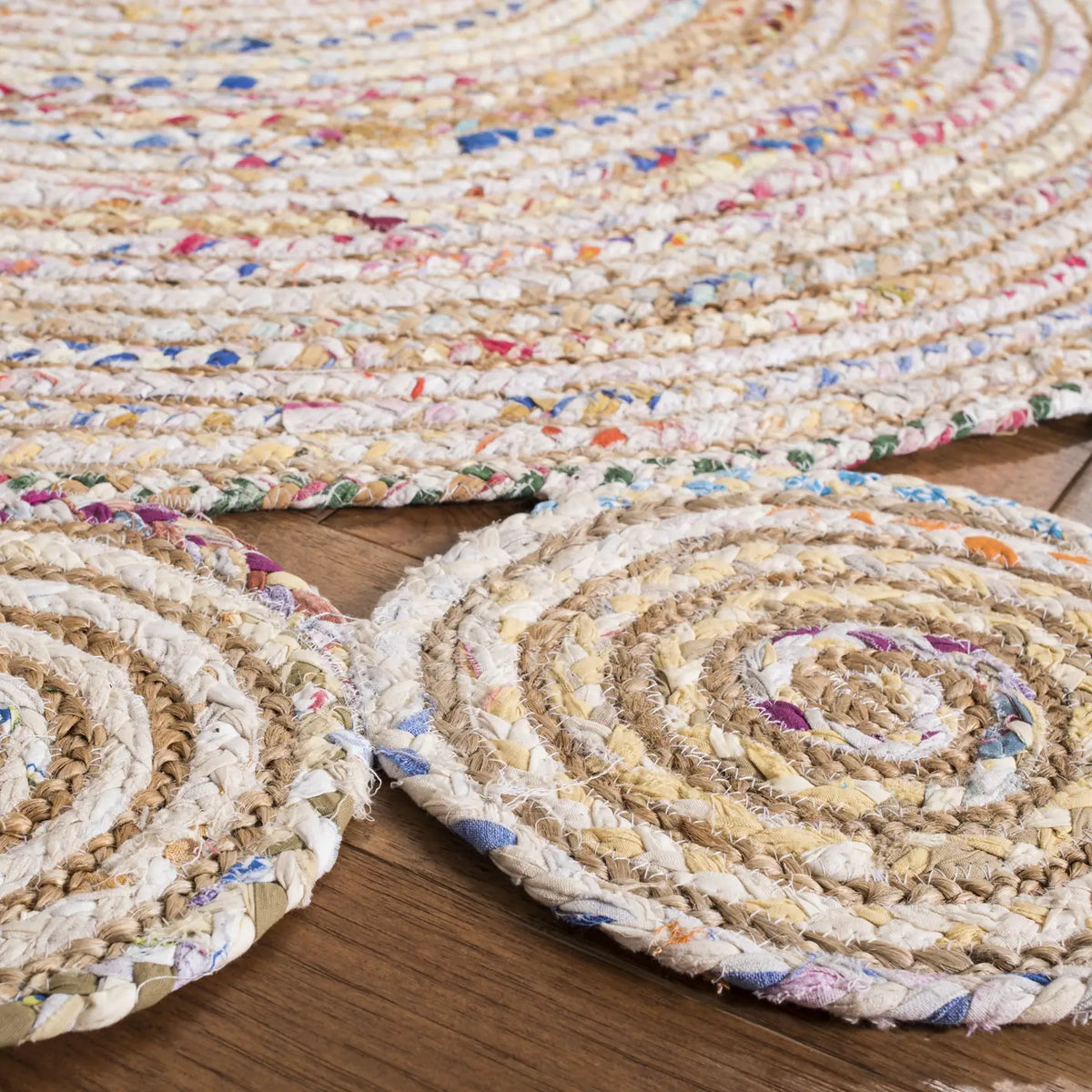 Safavieh Cape Cod 5'-0" x 5'-0" Rug in Ivory / Multi