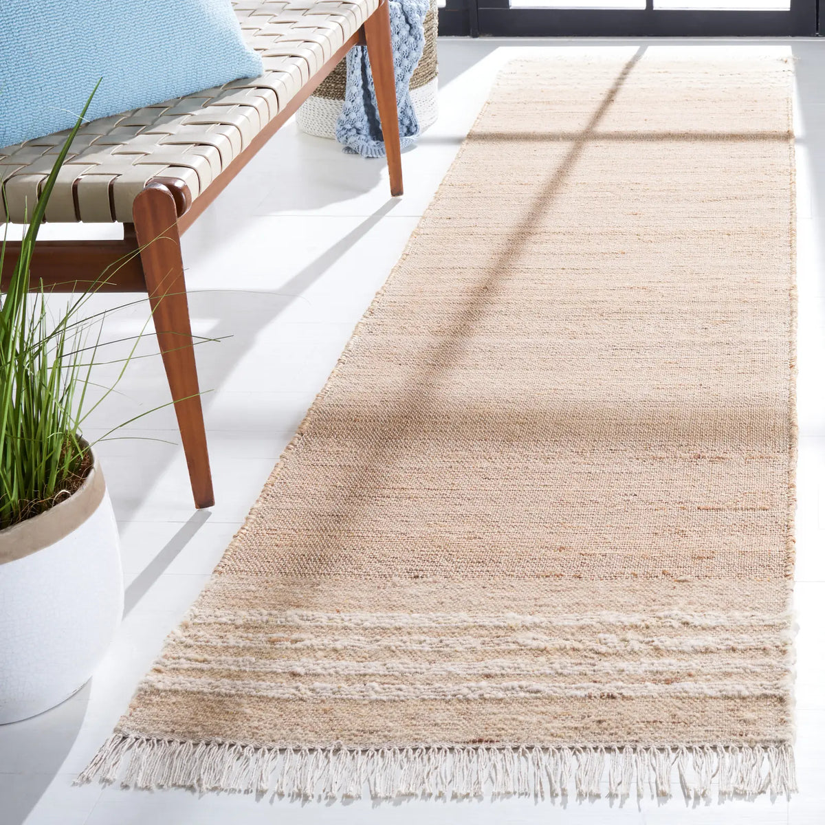 Safavieh Natura 2'-3" x 9'-0" Rug in Natural / Ivory