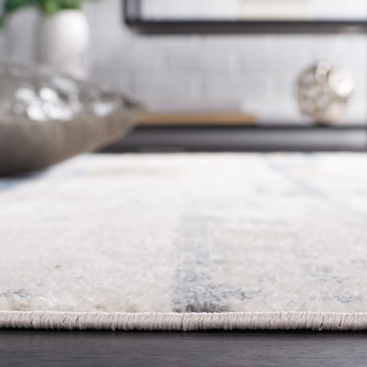 Safavieh Bayside 4'-0" x 6'-0" Rug in Blue / Gold