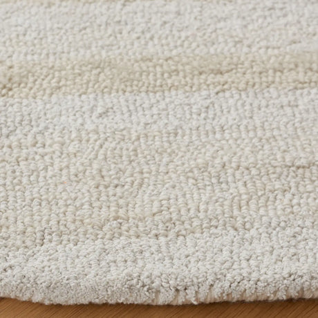 Safavieh Capri 6'-0" x 6'-0" Rug in Ivory / Beige