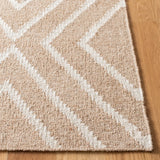 Safavieh Kilim 5'-0" x 8'-0" Rug in Beige / Ivory