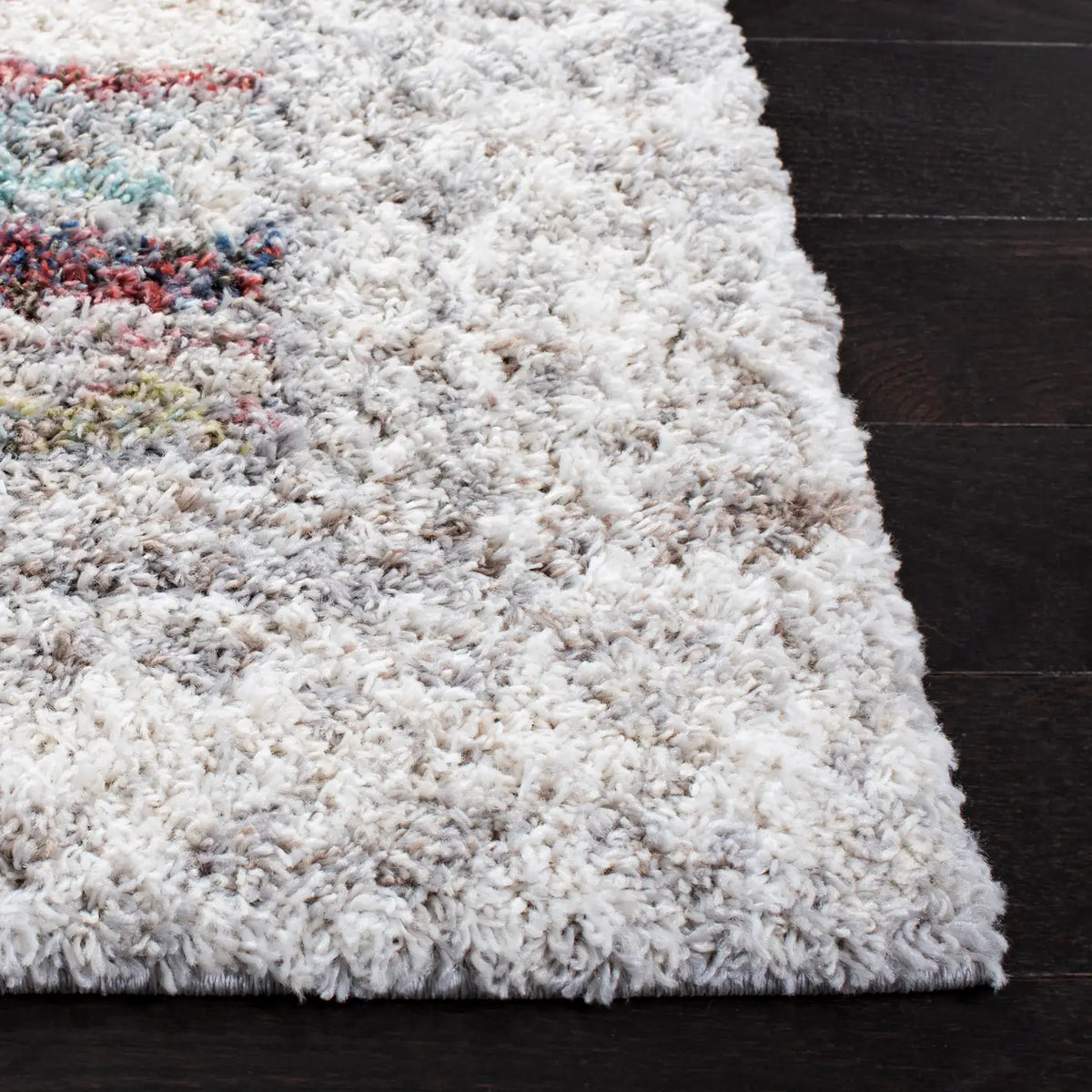 Safavieh Calista 4'-5" x 6'-5" Rug in Grey / Ivory