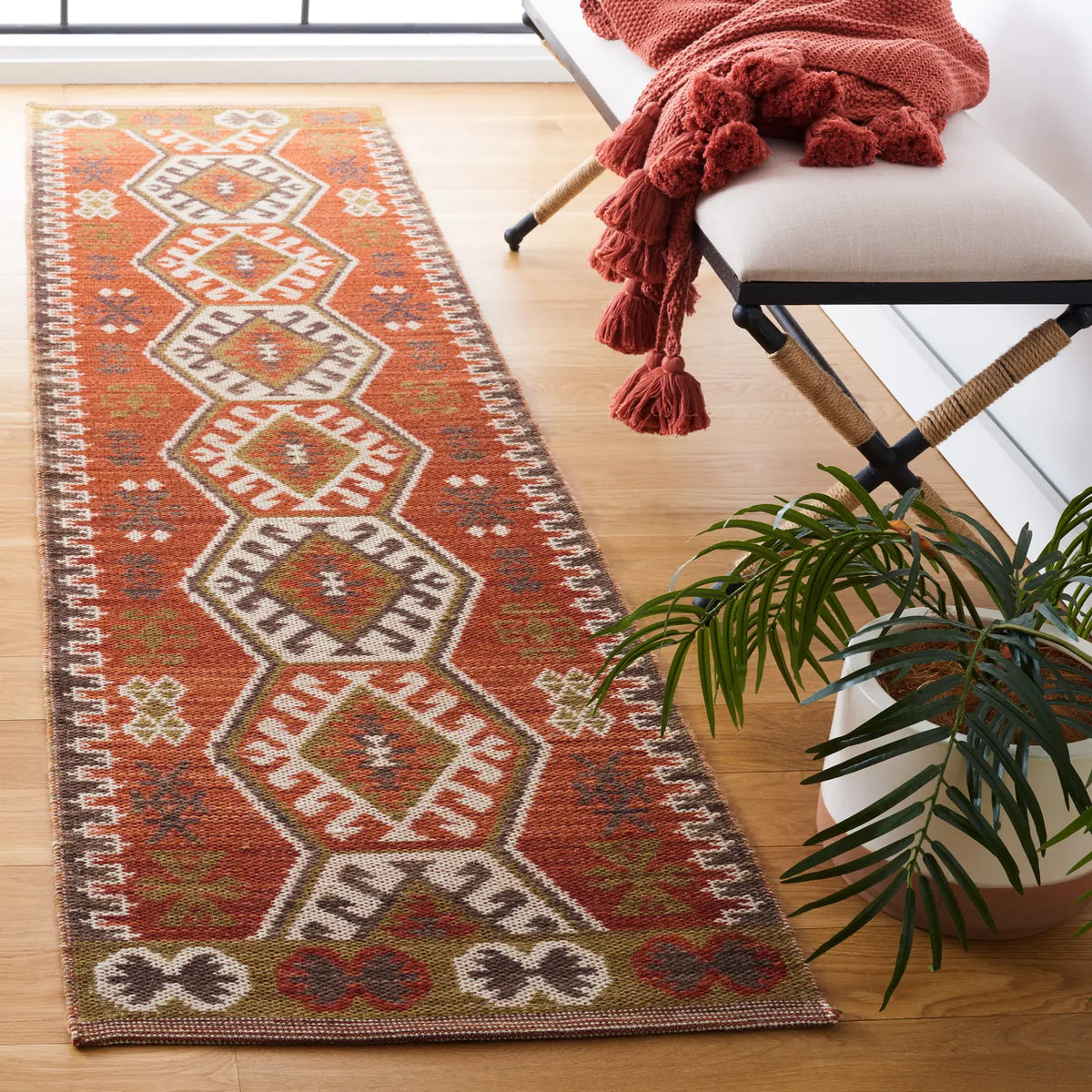 Safavieh Kilim 2'-3" x 9'-0" Rug in Red / Olive