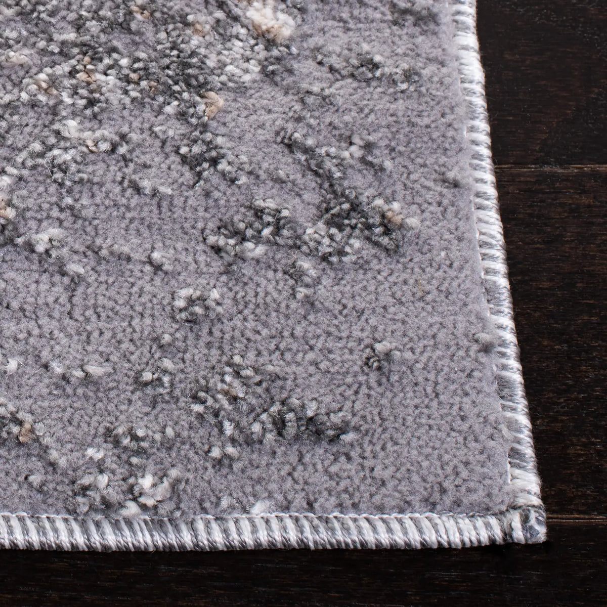 Safavieh Aston 4'-0" x 6'-0" Rug in Grey / Ivory
