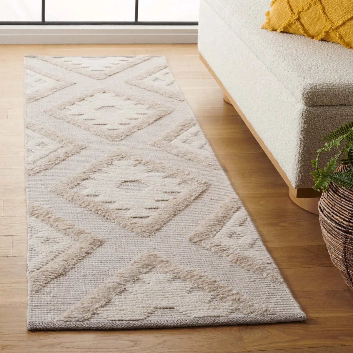 Safavieh Natura 2'-3" x 8'-0" Rug in Beige / Light Grey