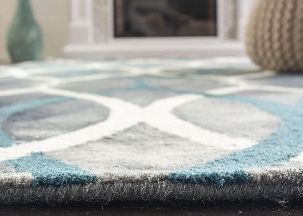 Safavieh Dip Dye 4'-0" x 6'-0" Rug in Grey / Ivory Blue