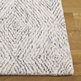 Safavieh Ebony 4'-0" x 6'-0" Rug in Navy / Ivory