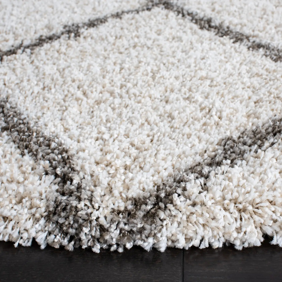 Safavieh Hudson Shag 7'-0" x 7'-0" Rug in Ivory / Grey