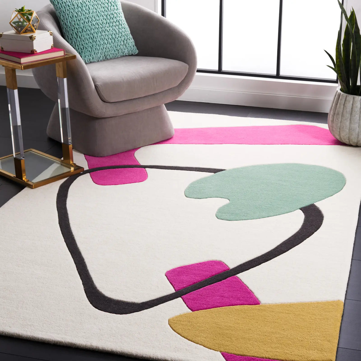 Safavieh Fifth Avenue 5'-0" x 8'-0" Rug in Ivory / Pink