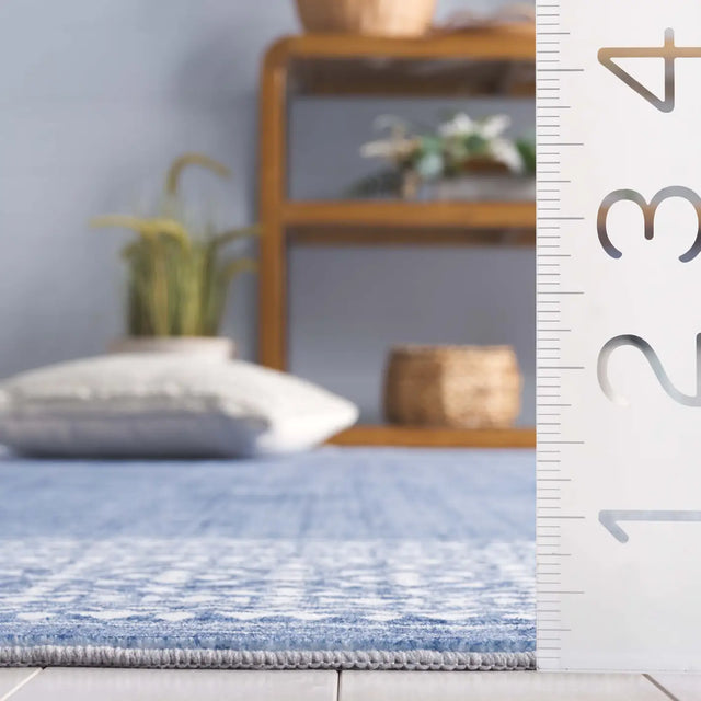 Safavieh Arizona 4'-0" x 6'-0" Rug in Blue / Ivory