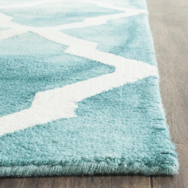 Safavieh Dip Dye 6'-0" x 9'-0" Rug in Turquoise / Ivory