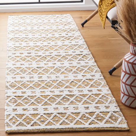 Safavieh Natura 2'-3" x 8'-0" Rug in Gold / Black