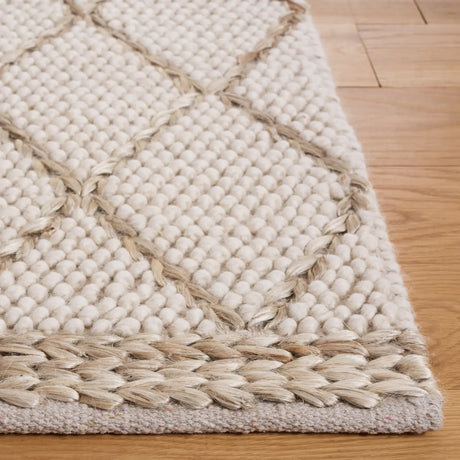Safavieh Natura 4'-0" x 6'-0" Rug in Ivory / Natural