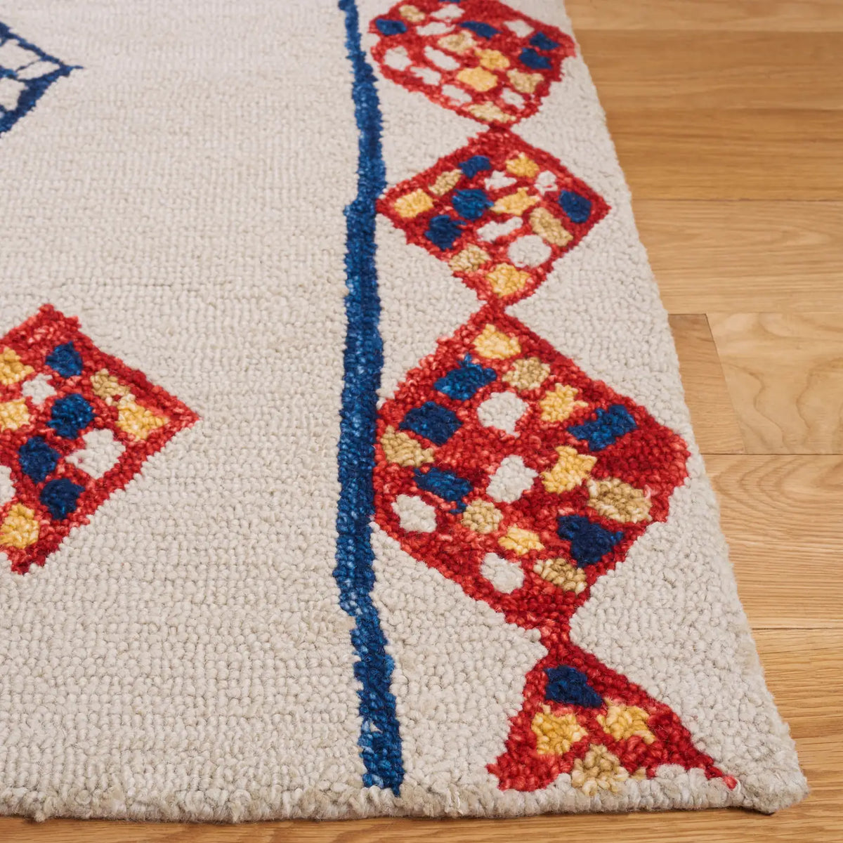 Safavieh Aspen 4'-0" x 6'-0" Rug in Ivory / Multi