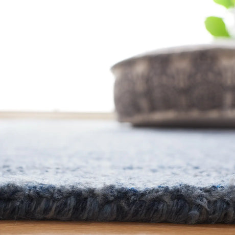 Safavieh Abstract 4'-0" x 6'-0" Rug in Ivory / Navy