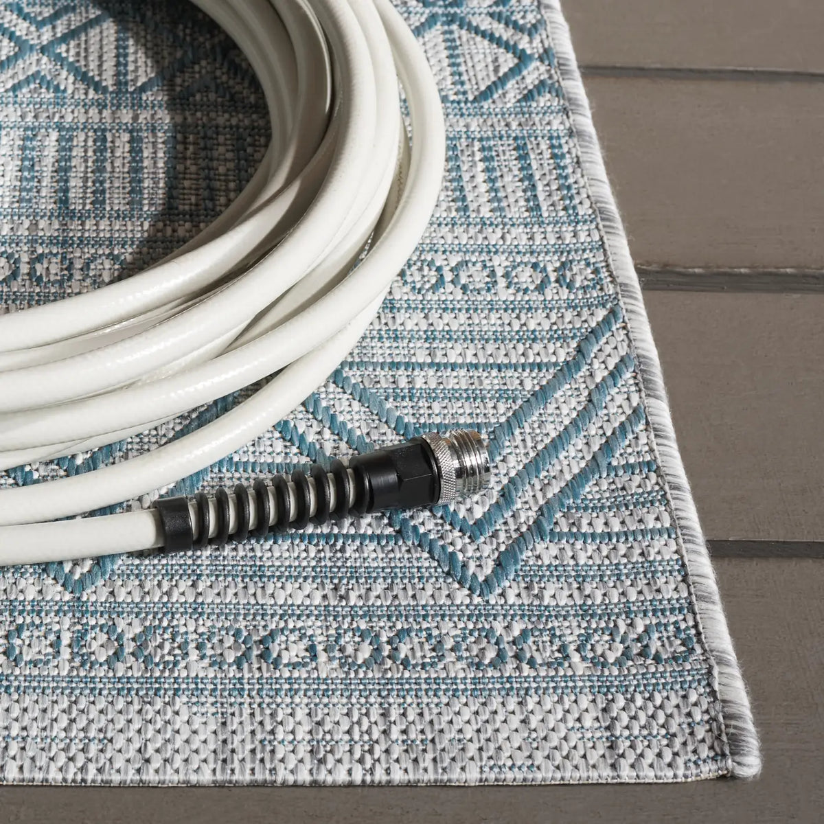 Safavieh Courtyard 4'-0" x 5'-7" Rug in Light Grey / Aqua