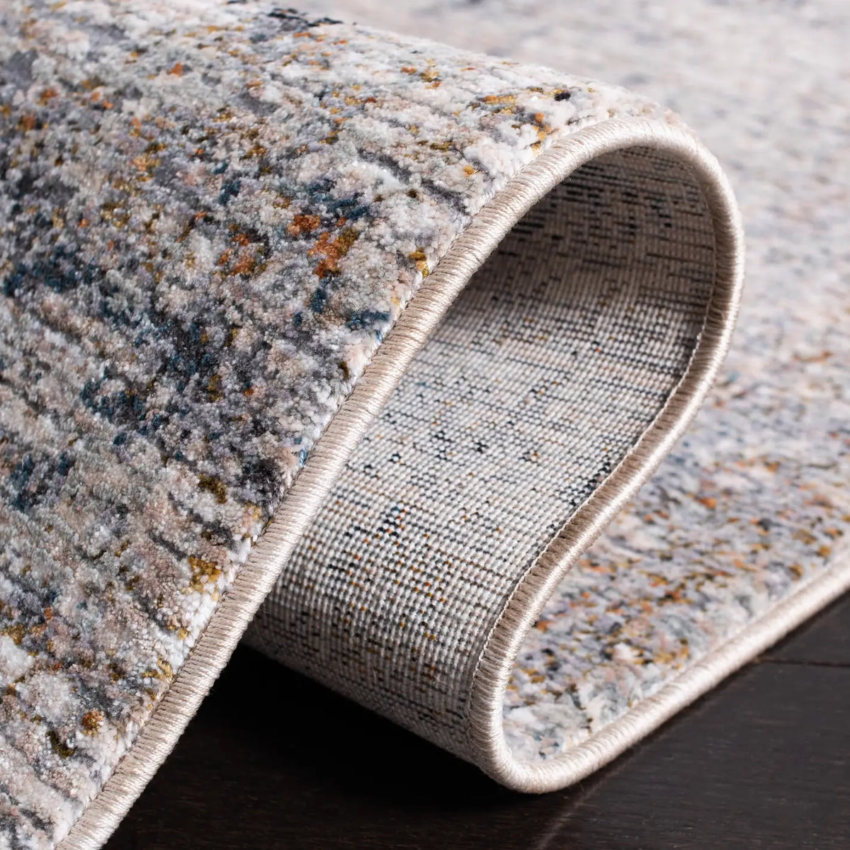 Safavieh Limitee 700 4'-0" x 6'-0" Rug in Beige / Beige