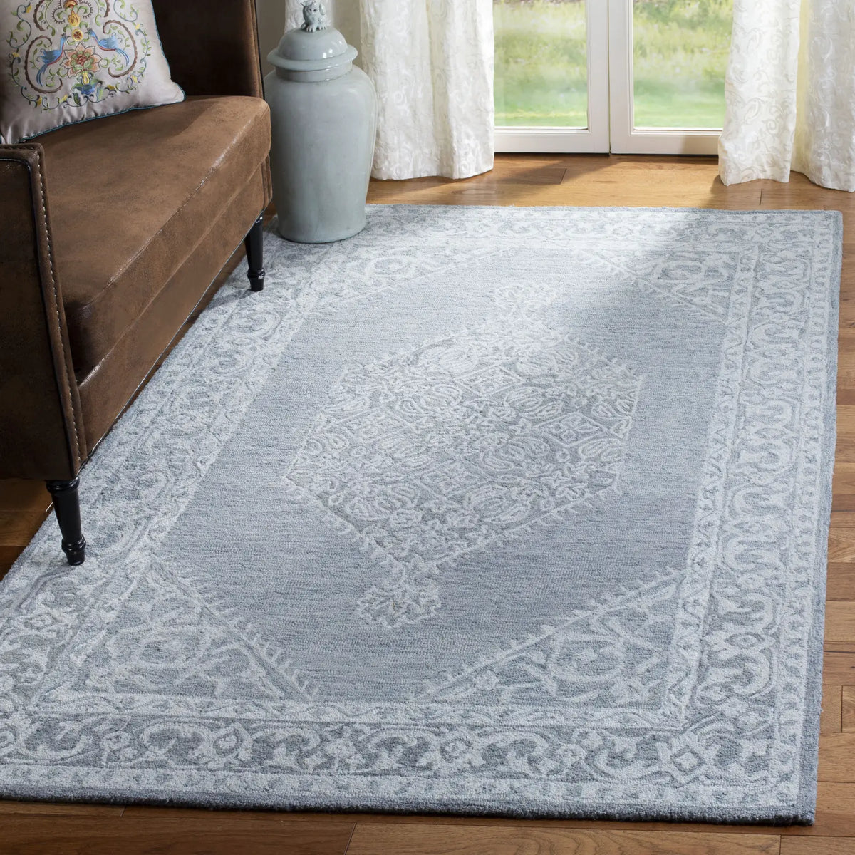 Safavieh Micro-Loop 5'-0" x 8'-0" Rug in Grey