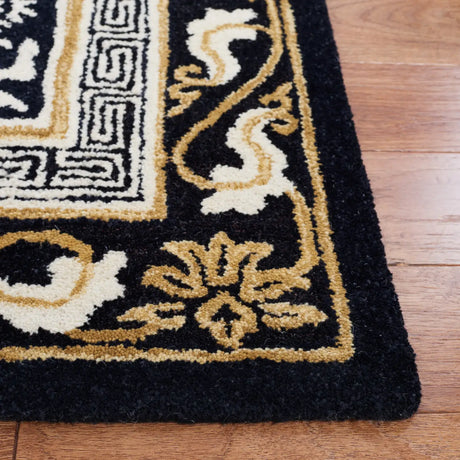 Safavieh Antiquity 4'-0" x 6'-0" Rug in Black / Ivory