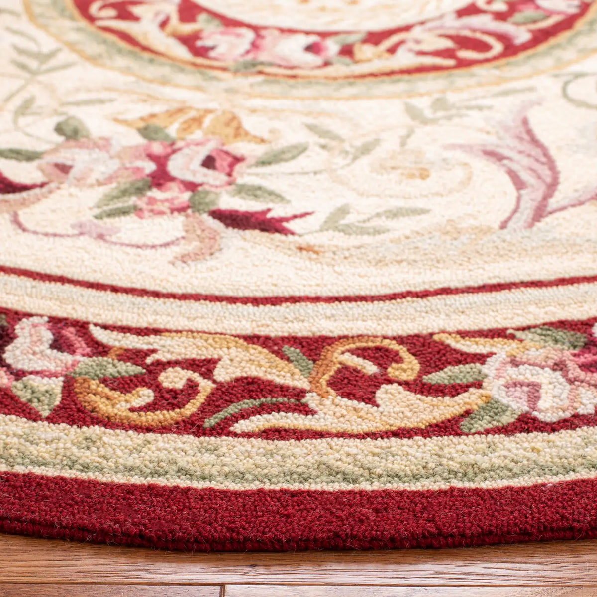 Safavieh Chelsea 5'-6" x 5'-6" Rug in Ivory / Burgundy
