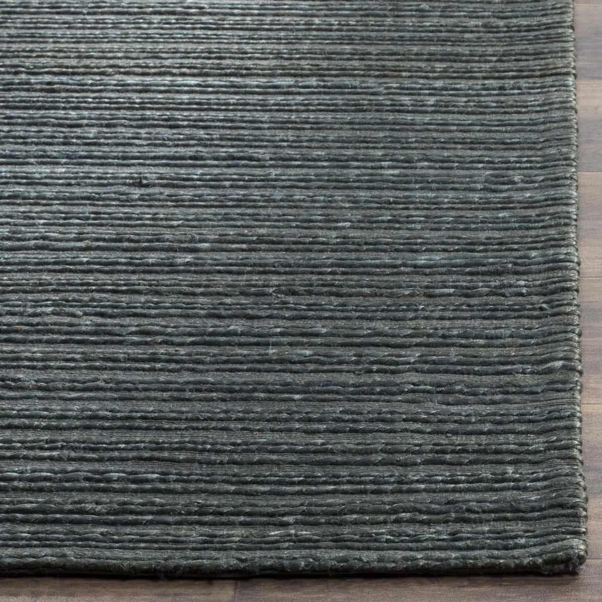Safavieh Cape Cod 4'-0" x 6'-0" Rug in Dark Green