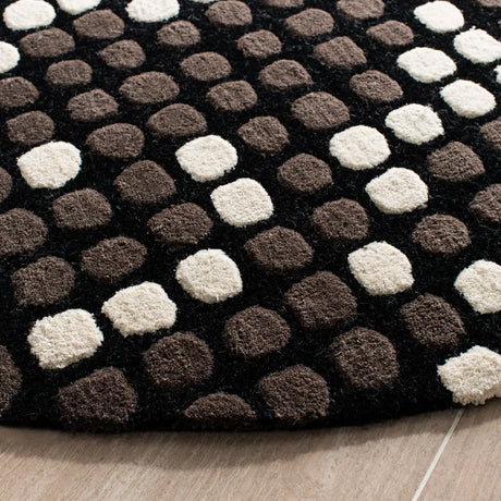 Safavieh Soho 6'-0" x 6'-0" Rug in Black / White