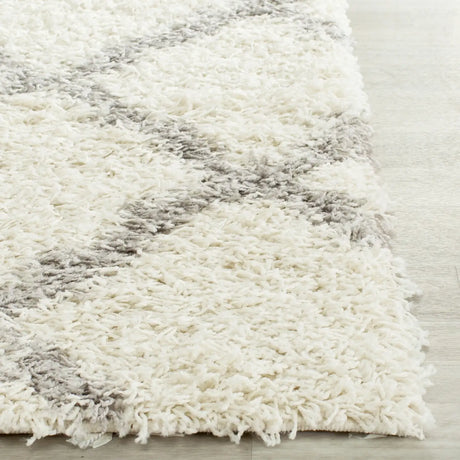 Safavieh Sgd-Dallas Shag 2'-3" x 10'-0" Rug in Ivory / Grey