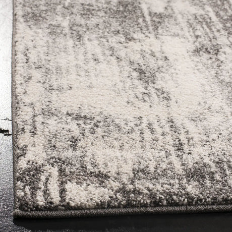 Safavieh Spirit 100 4'-0" x 6'-0" Rug in Dark Grey / Ivory