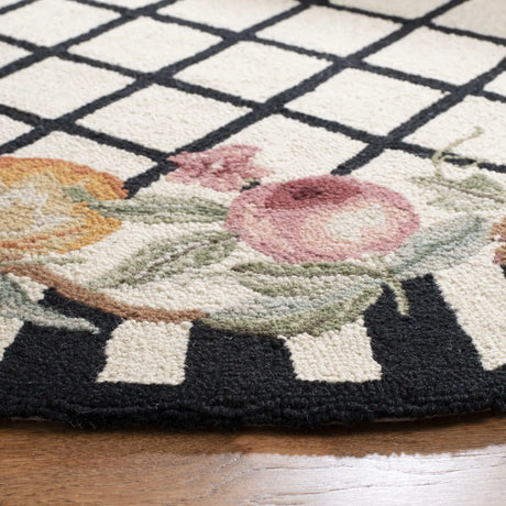 Safavieh Chelsea 5'-6" x 5'-6" Rug in Ivory / Black