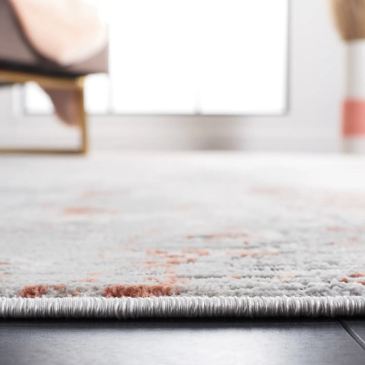 Safavieh Invista 4'-0" x 6'-0" Rug in Grey / Light Grey