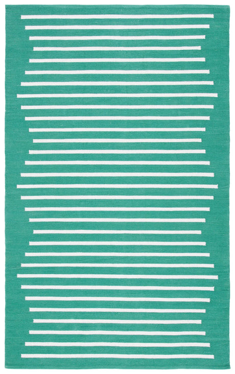 Safavieh Montauk 4'-0" x 6'-0" Rug in Dark Green / Ivory
