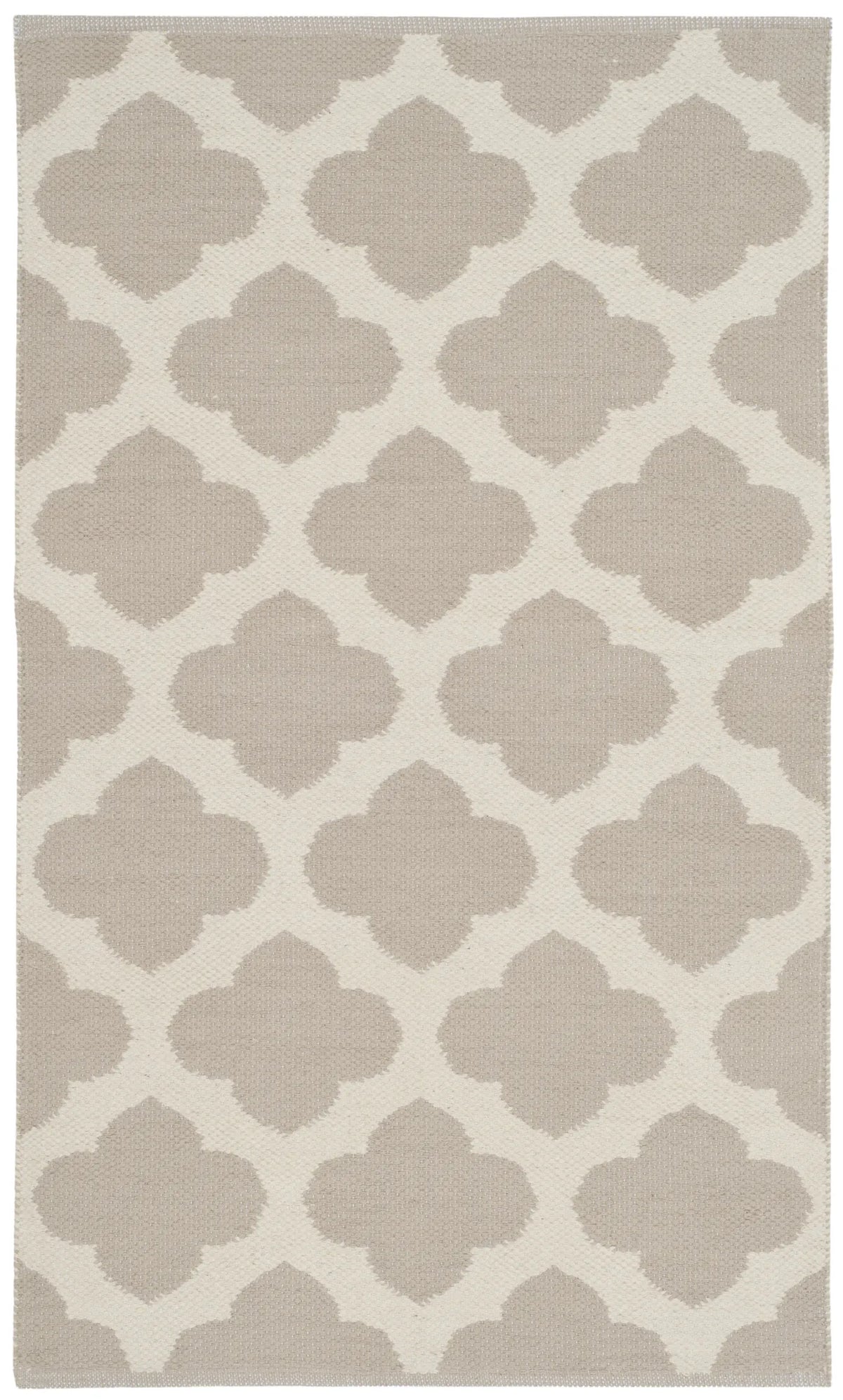 Safavieh Montauk 2'-0" x 3'-0" Rug in Grey / Ivory