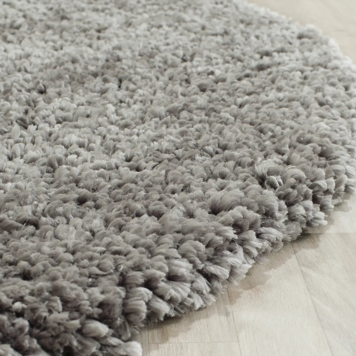 Safavieh Shag 6'-0" x 6'-0" Rug in Silver