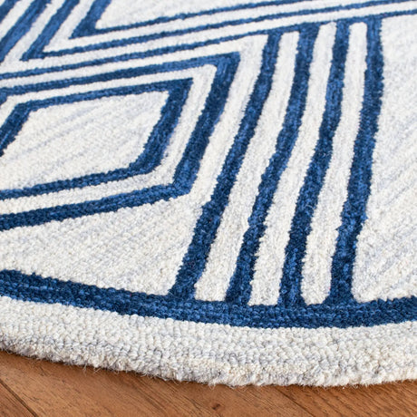 Safavieh Micro-Loop 5'-0" x 5'-0" Rug in Ivory / Navy