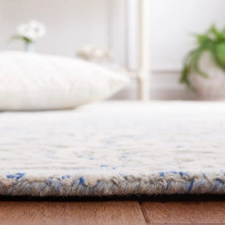 Safavieh Jardin 4'-0" x 6'-0" Rug in Blue / Ivory