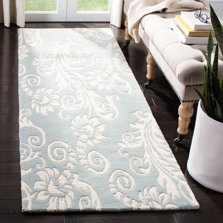 Safavieh Soho 2'-6" x 8'-0" Rug in Blue / Ivory
