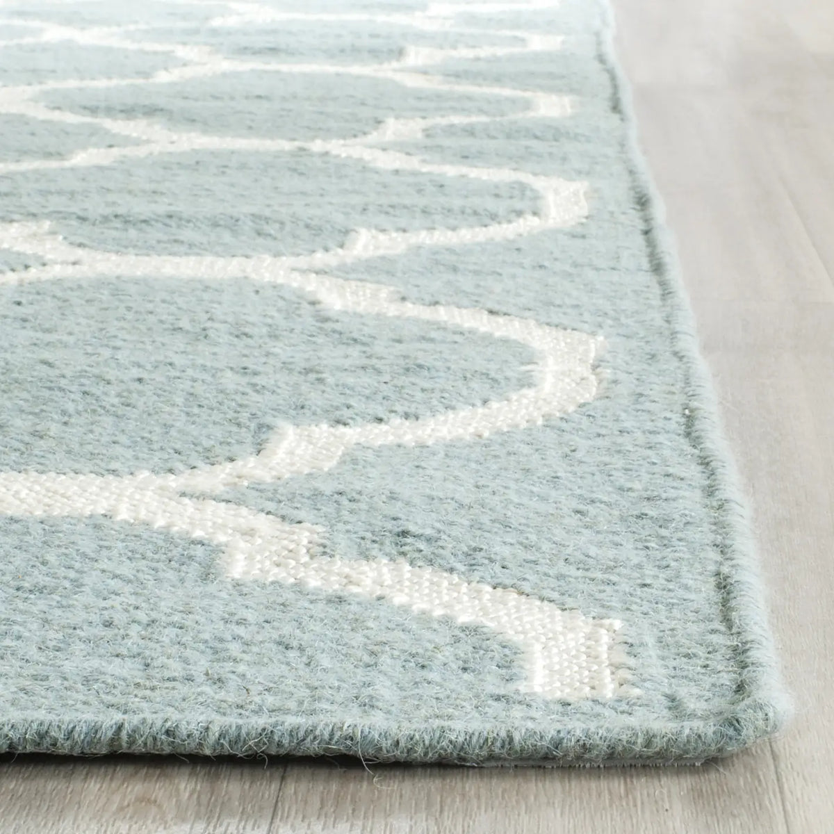 Safavieh Dhurries 3'-0" x 5'-0" Rug in Blue / Ivory