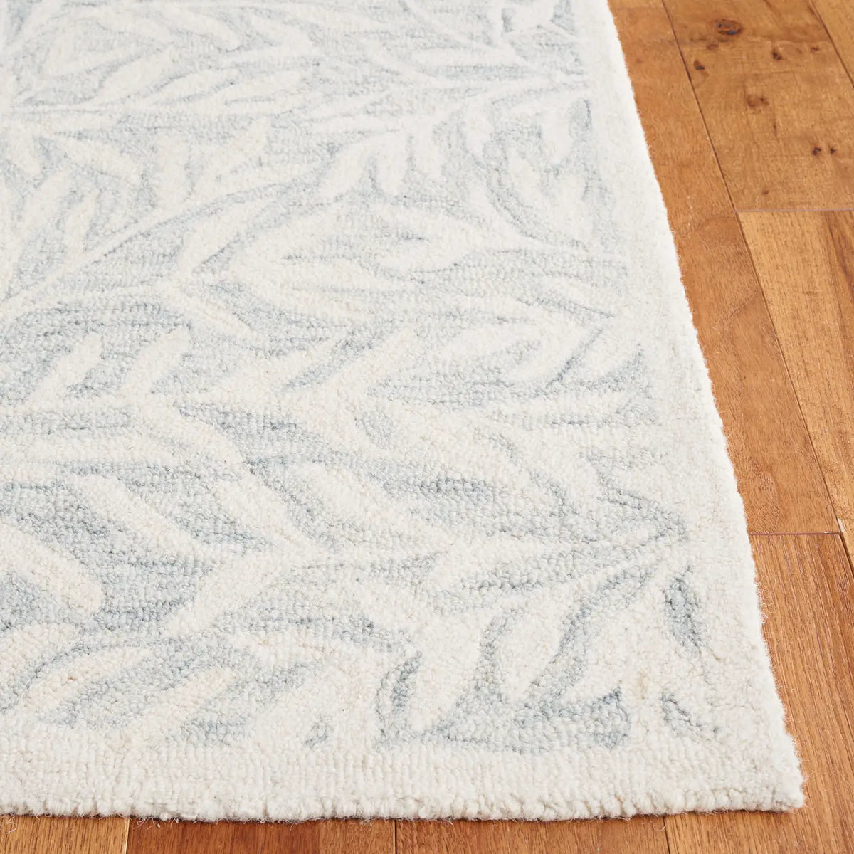 Safavieh Jardin 4'-0" x 6'-0" Rug in Light Grey / Ivory