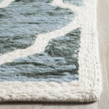 Safavieh Himalaya 8'-0" x 10'-0" Rug in Turquoise / Ivory