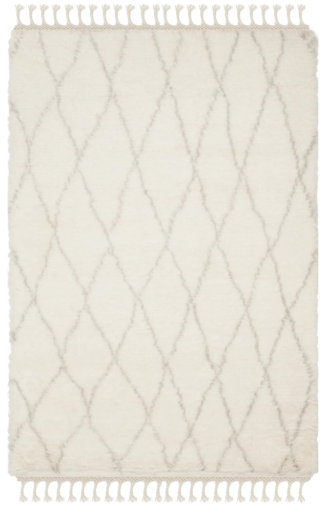 Safavieh Casablanca 4'-0" x 6'-0" Rug in Ivory / Grey