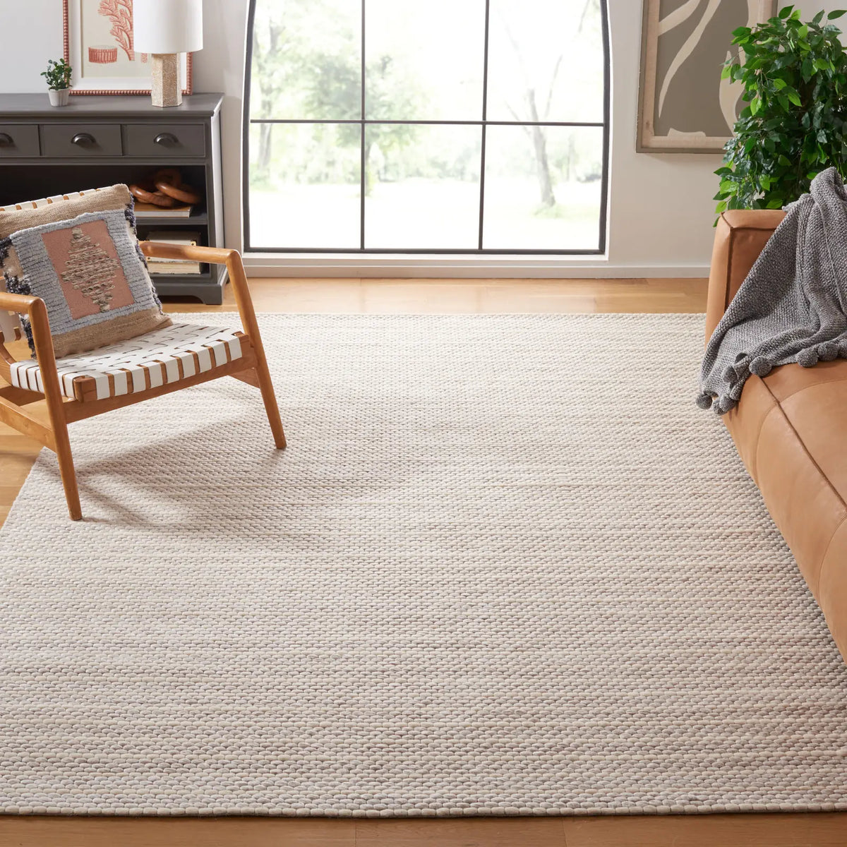 Safavieh Marbella 6'-0" x 9'-0" Rug in Beige / Ivory