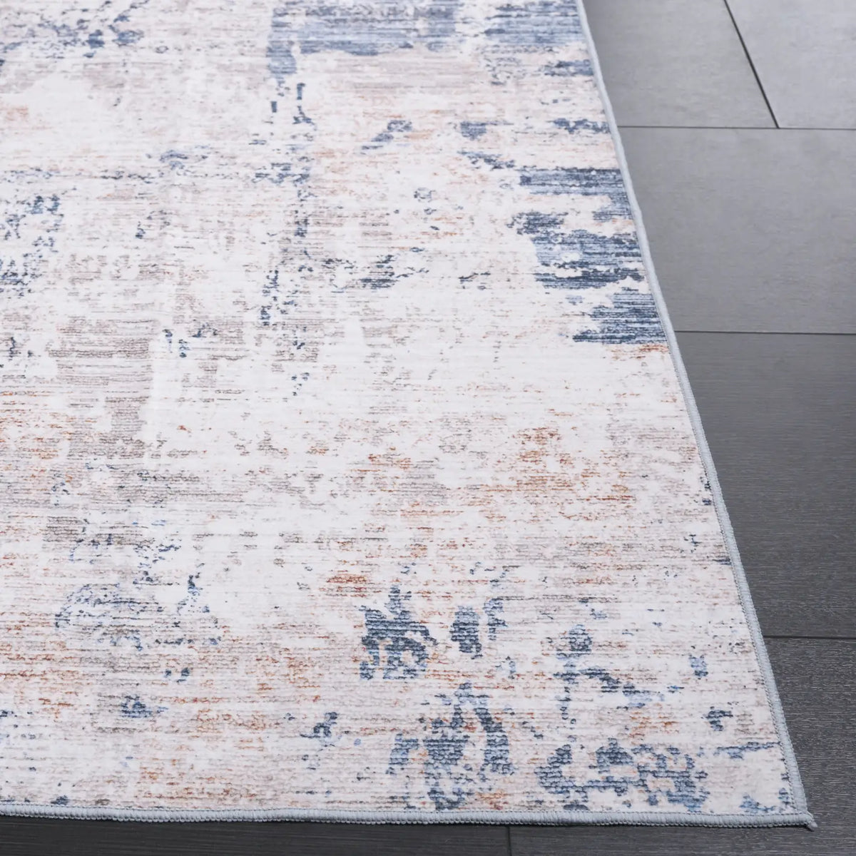 Safavieh Malibu 4'-0" x 6'-0" Rug in Beige / Blue