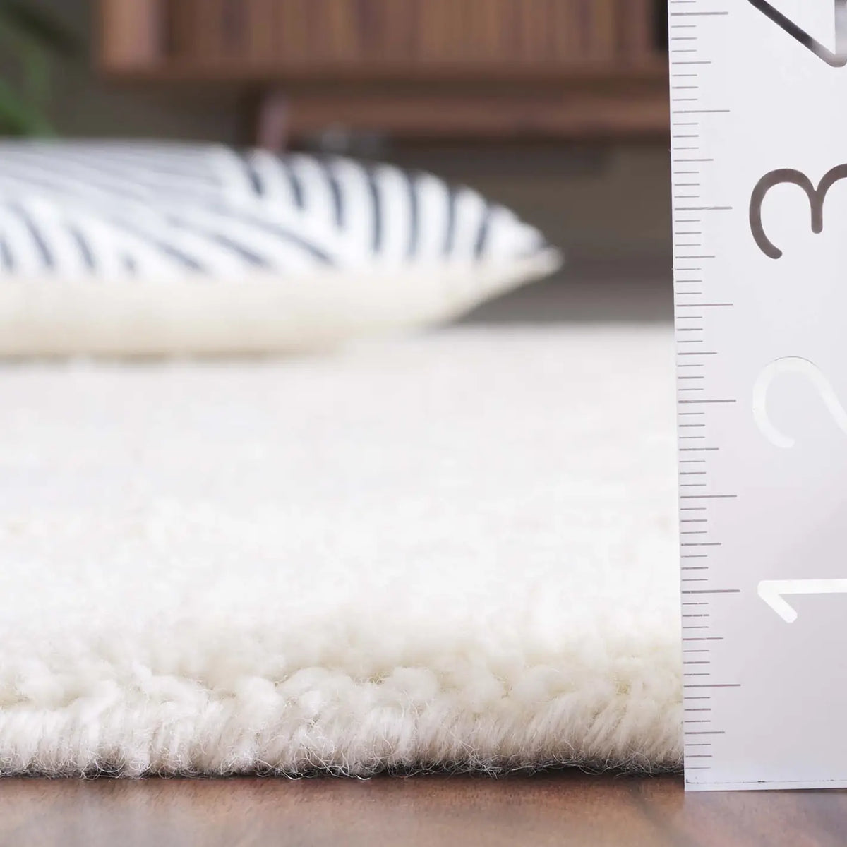 Safavieh Vermont 4'-0" x 6'-0" Rug in Ivory