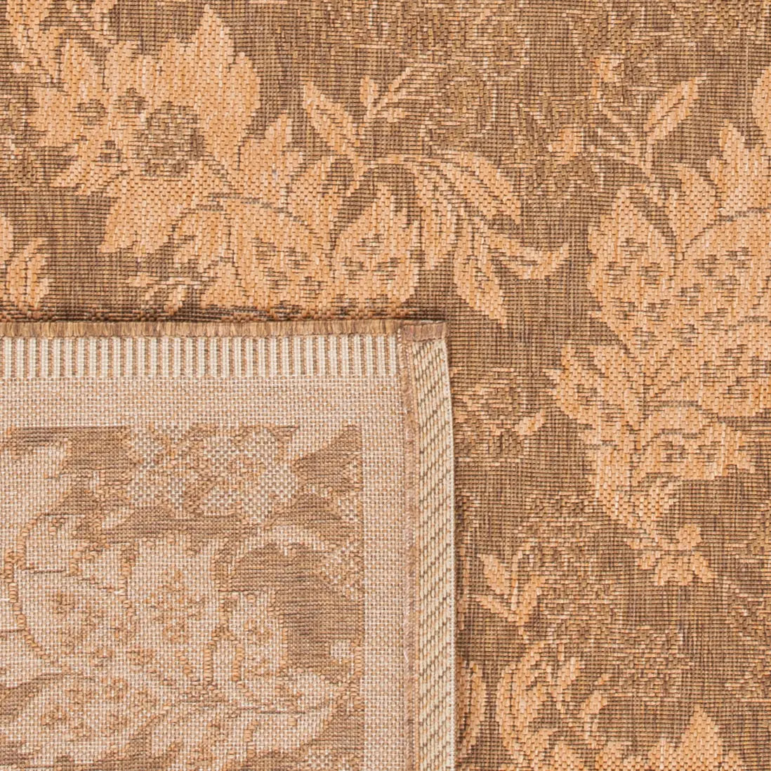 Safavieh Courtyard 4'-0" x 5'-7" Rug in Gold / Natural