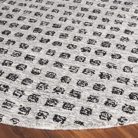 Safavieh Ebony 6'-0" x 6'-0" Rug in Silver / Black