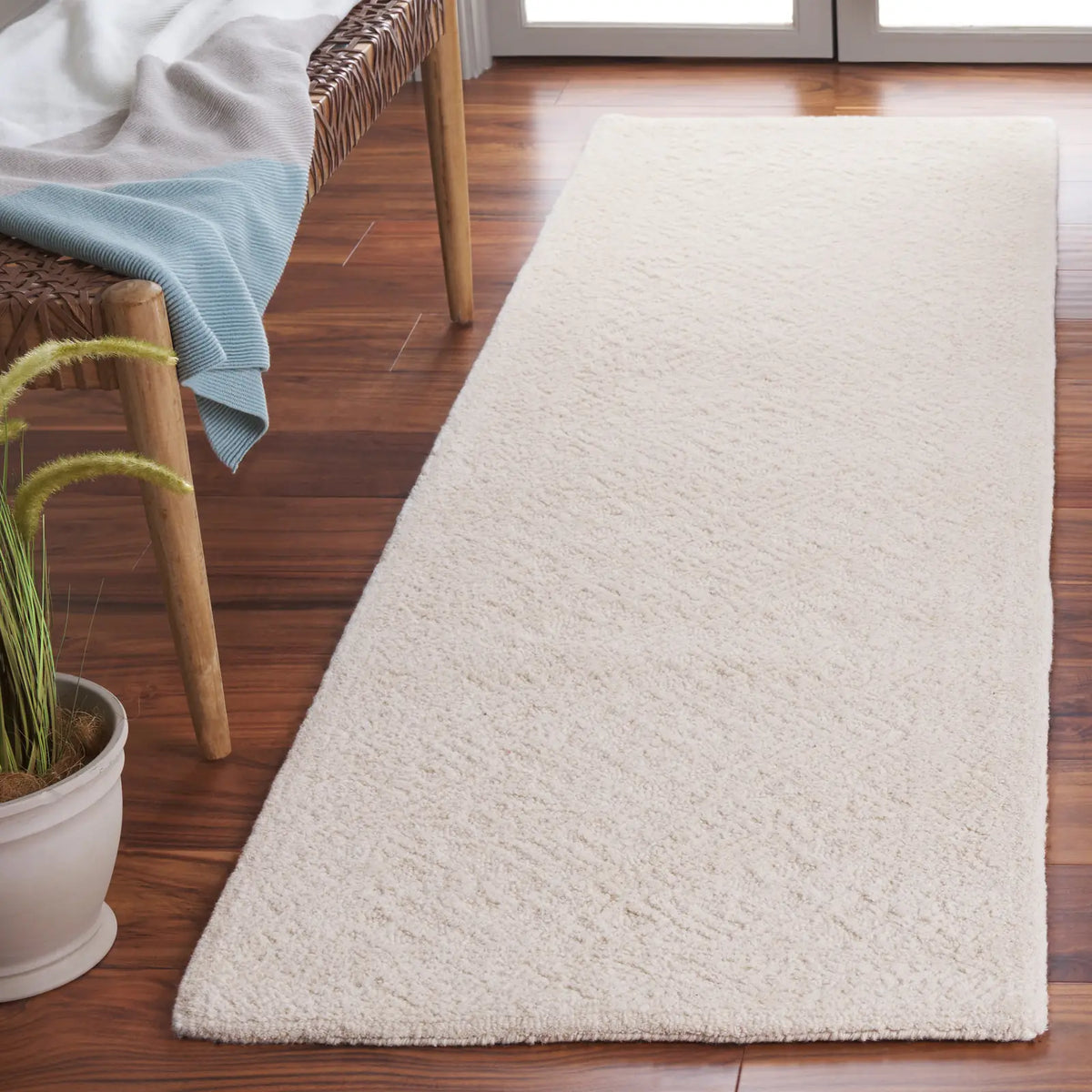 Safavieh Textural 2'-3" x 8'-0" Rug in Ivory