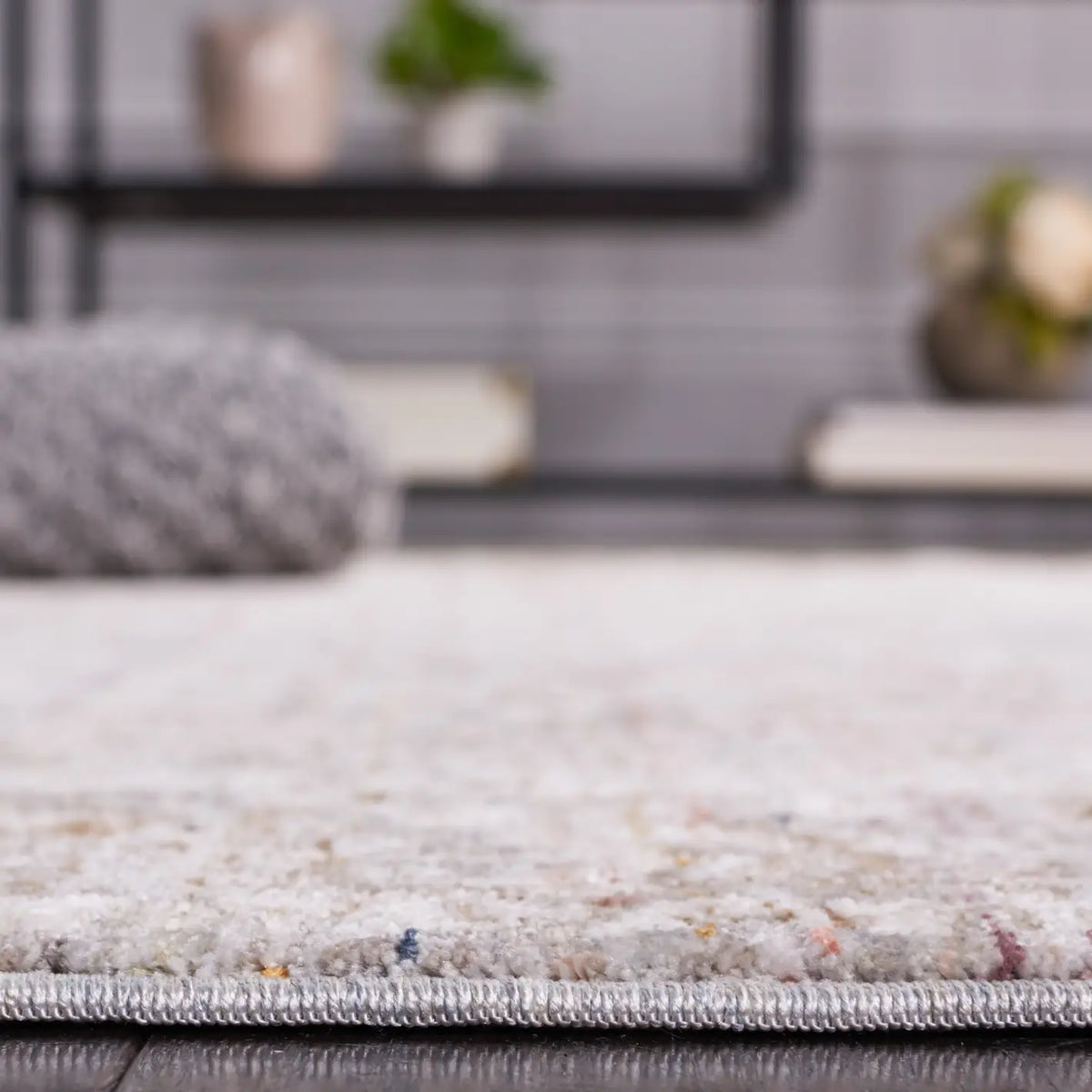 Safavieh Harlow 4'-0" x 6'-0" Rug in Ivory Grey / Sage